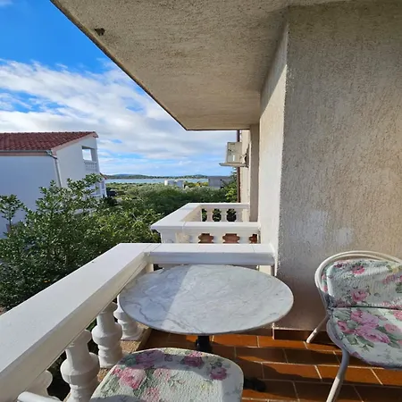 アパート In Tribunj Near Bristak