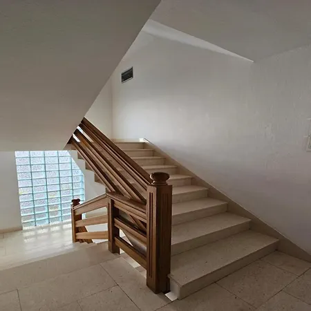 In Tribunj Near Bristak 公寓 *