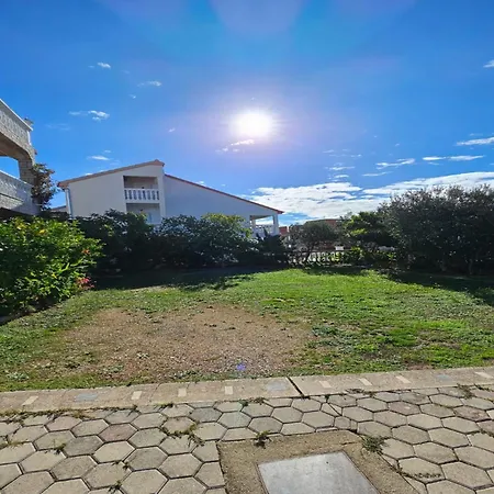 In Tribunj Near Bristak アパート