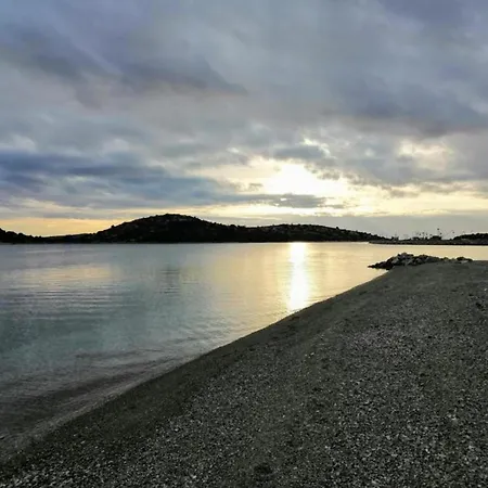 In Tribunj Near Bristak アパート