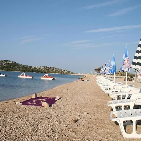 In Tribunj Near Bristak 公寓