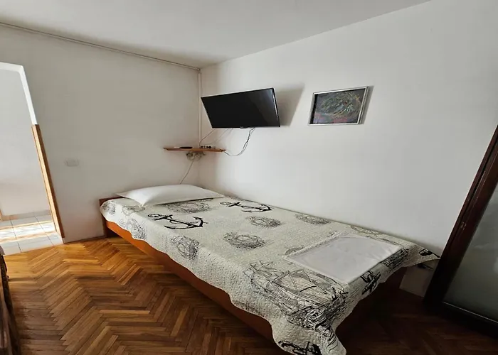 Appartement In Tribunj Near Bristak