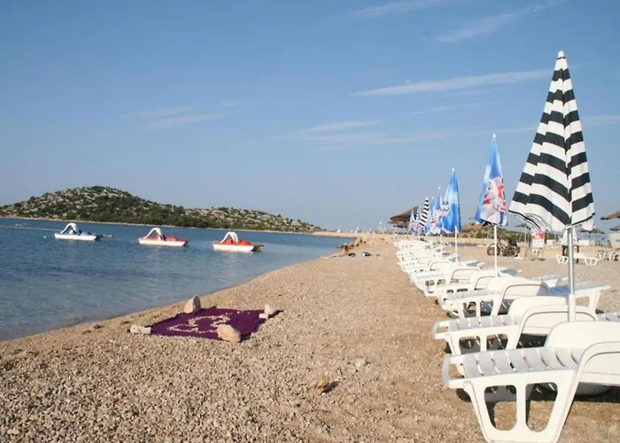 In Tribunj Near Bristak شقة